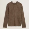 Maglione da uomo color travertino con scritta "Golden" applicata sul retro