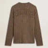 Maglione da uomo color travertino con scritta "Golden" applicata sul retro
