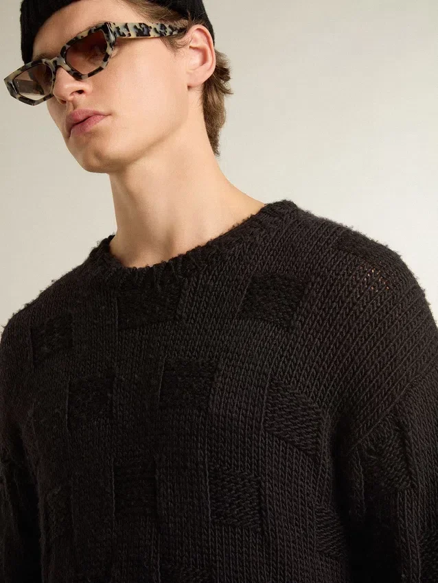 Maglione da uomo in lana nera con effetto consumato