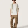 Maglione unisex a girocollo in cotone beige con toppa sul davanti e logo sul retro
