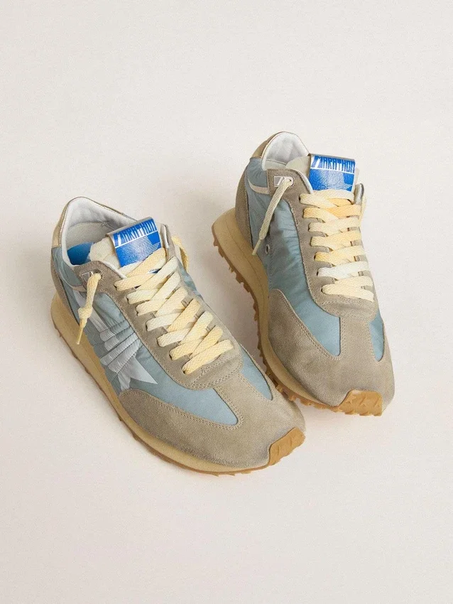 Marathon da donna con tomaia in nylon azzurro e stella blu pastello
