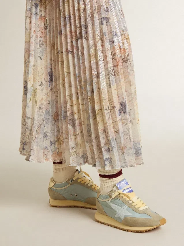 Marathon da donna con tomaia in nylon azzurro e stella blu pastello