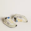 Marathon da donna con tomaia in nylon bianco e stella argentata