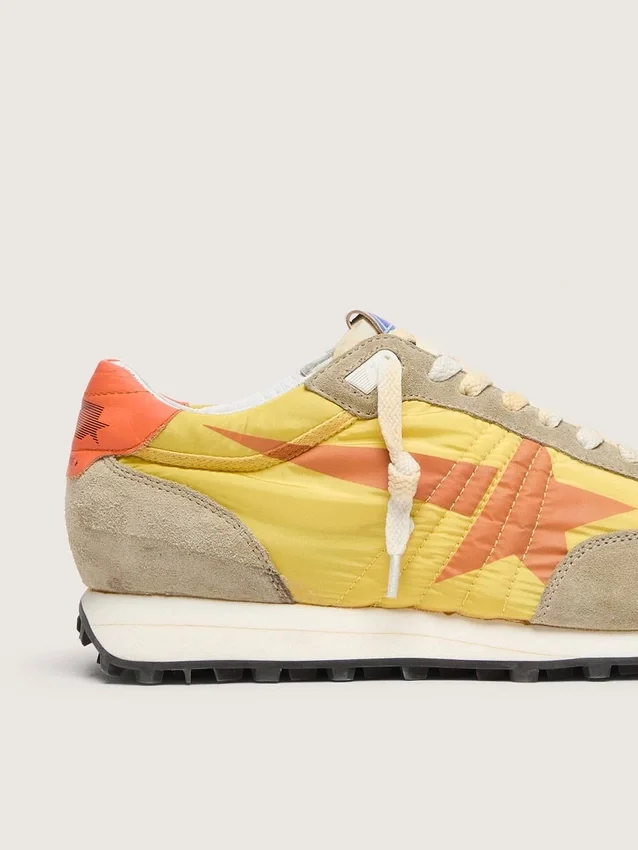 Marathon da donna con tomaia in nylon giallo e stella arancione
