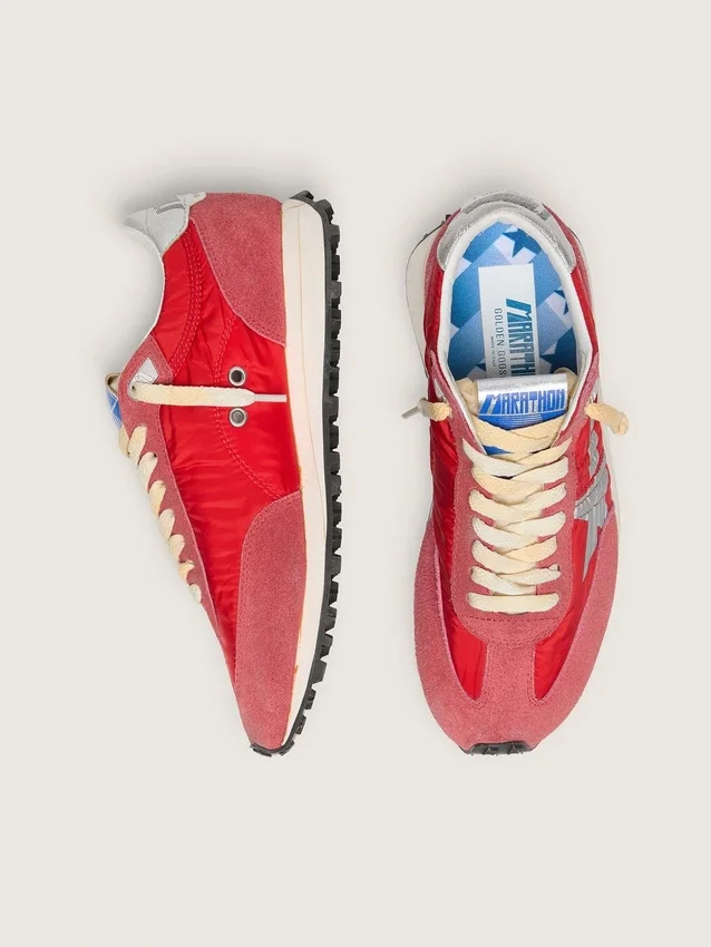 Marathon da donna con tomaia in nylon rosso e stella argentata