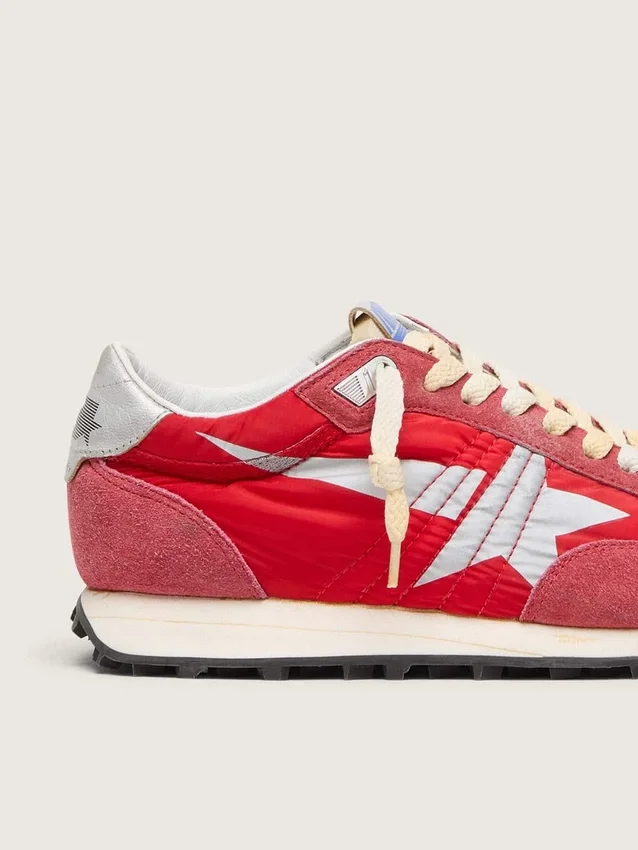 Marathon da donna con tomaia in nylon rosso e stella argentata
