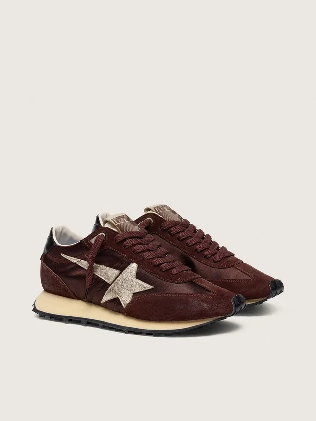 Marathon da donna con tomaia in raso marrone e stella in pelle color platino