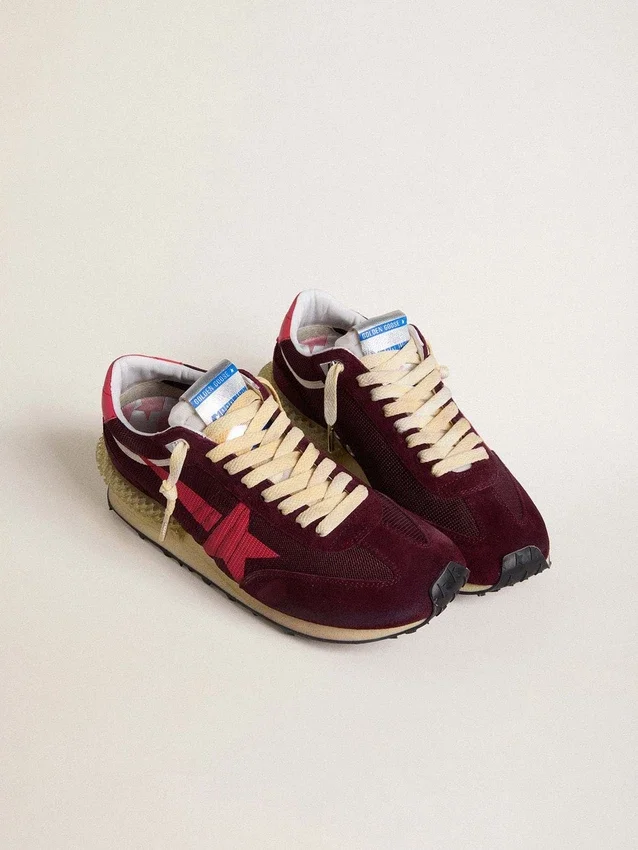 Marathon da donna in mesh bordeaux e pelle scamosciata con stella rosa stampata