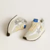 Marathon da uomo con tomaia in nylon bianco e stella argentata