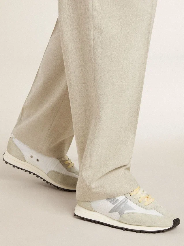 Marathon da uomo con tomaia in nylon bianco e stella argentata