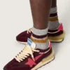 Marathon da uomo in mesh bordeaux e pelle scamosciata con stella rosa stampata