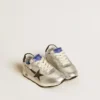Marathon Young in nylon argento con stella nera e linguetta in pelle sul tallone