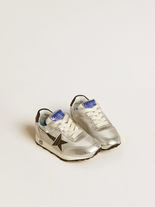 Marathon Young in nylon argento con stella nera e linguetta in pelle sul tallone