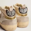 Mid Star da donna con stella in pelle scamosciata grigio chiaro e dettagli dorati