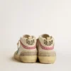 Mid Star da donna in pelle con stella azzurra e inserto in pelle scamosciata fucsia con borchie platino