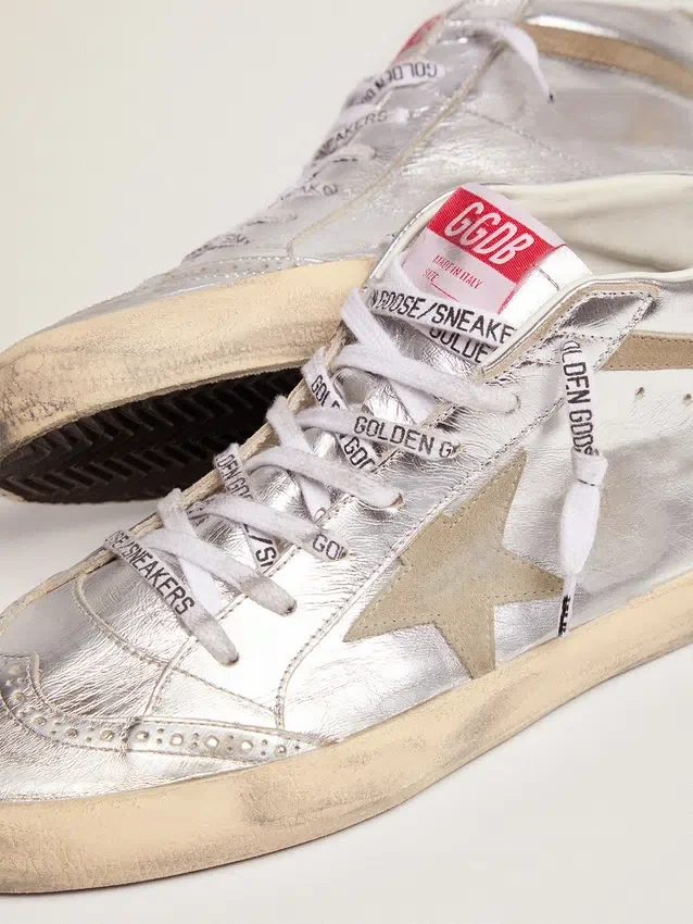Mid Star da donna in pelle laminata argento con stella grigio tortora