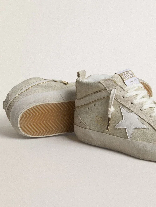 Mid Star in pelle scamosciata grigio chiaro con stella in pelle bianca