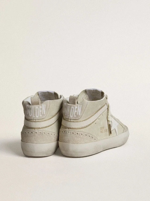 Mid Star in pelle scamosciata grigio chiaro con stella in pelle bianca