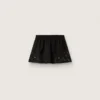 Minigonna da donna in twill di cotone nero con ricamo floreale in paillettes