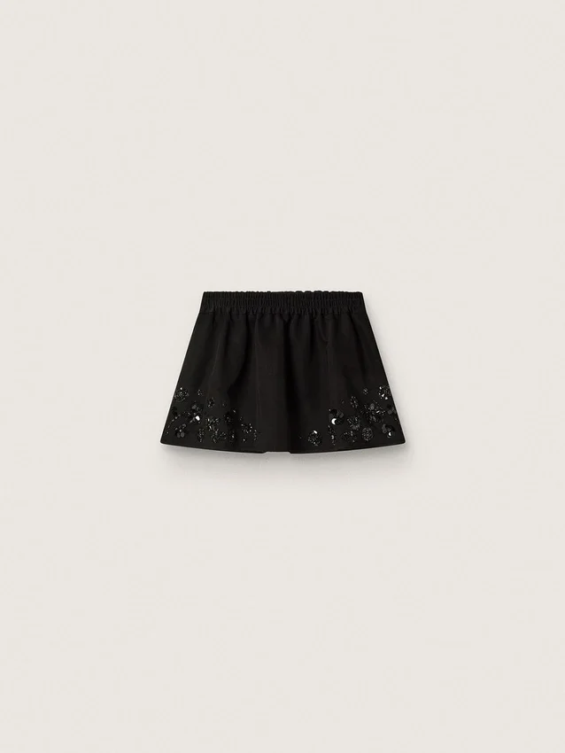 Minigonna da donna in twill di cotone nero con ricamo floreale in paillettes