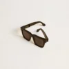 Occhiali da sole Jamie dal design squadrato con montatura nera e logo dorato