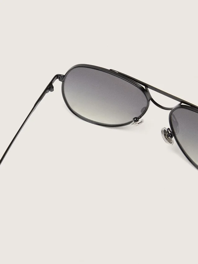 Occhiali da sole stile aviatore con montatura color metallo e lenti grigie