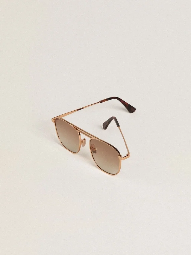 Occhiali da sole stile aviatore con montatura dorata e lenti beige