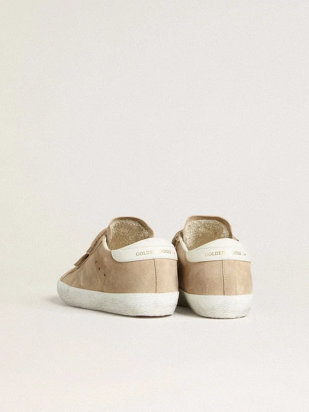 Old School da donna in pelle scamosciata beige con linguetta sul tallone in pelle bianca