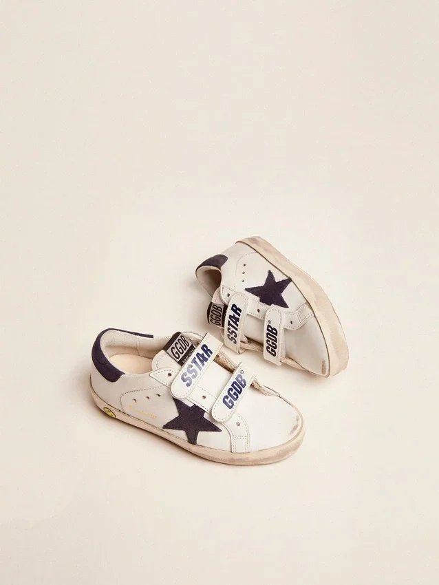 Old School Young in pelle bianca con stella in camoscio blu e linguetta sul tallone