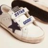 Old School Young in pelle bianca con stella in camoscio blu e linguetta sul tallone
