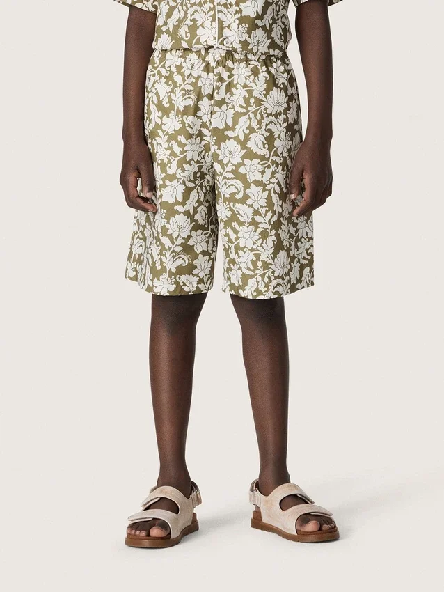 Pantaloncini da bambino Journey in tela di cotone con stampa floreale verde e bianca