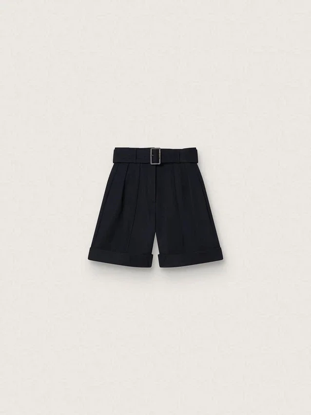 Pantaloncini da donna in gabardina di lana nera con cintura in vita