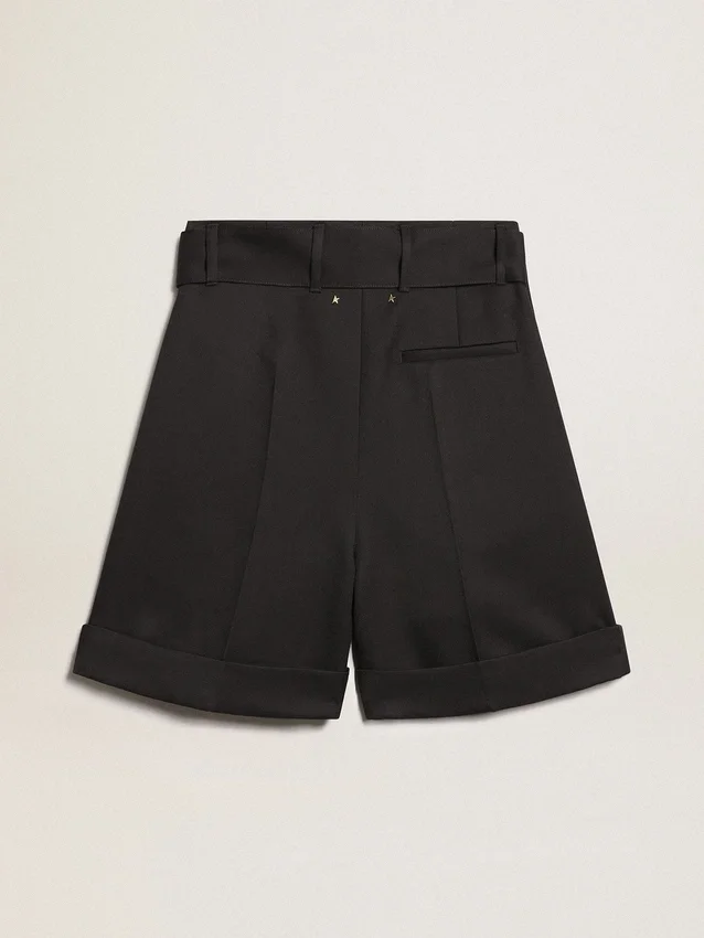 Pantaloncini da donna in gabardina di lana nera con cintura in vita