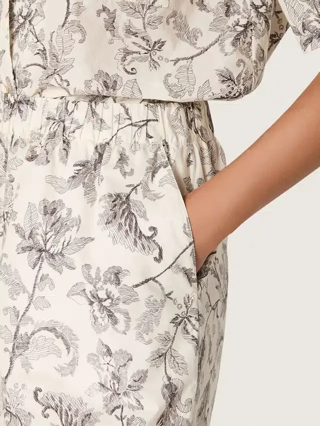 Pantaloncini da donna in popeline di cotone bianco e nero con stampa floreale