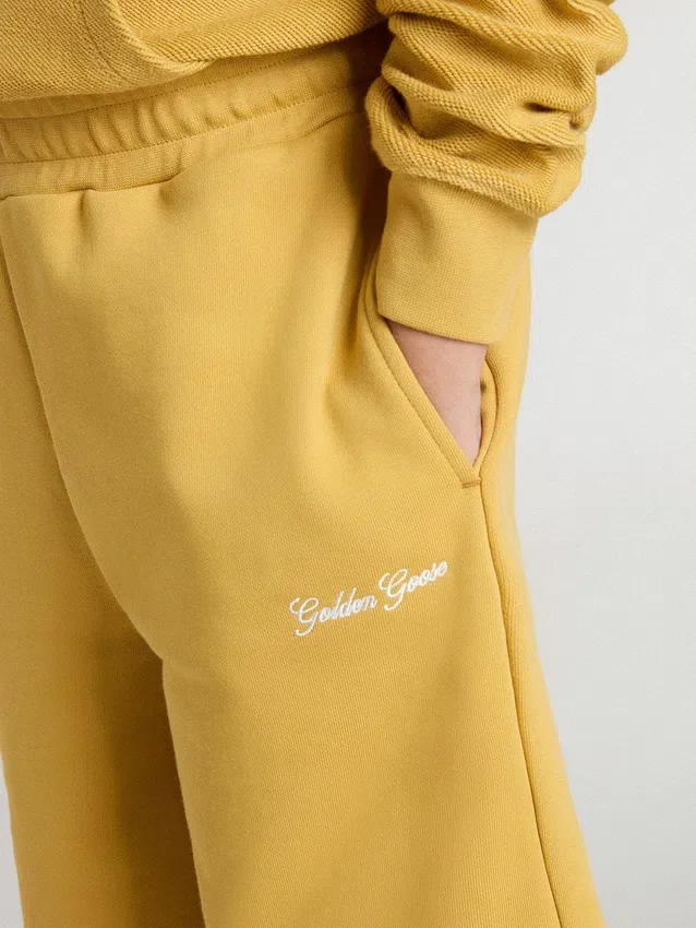 Pantaloncini da jogging per bambini in giallo ocra con ricami