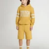 Pantaloncini da jogging per bambini in giallo ocra con ricami