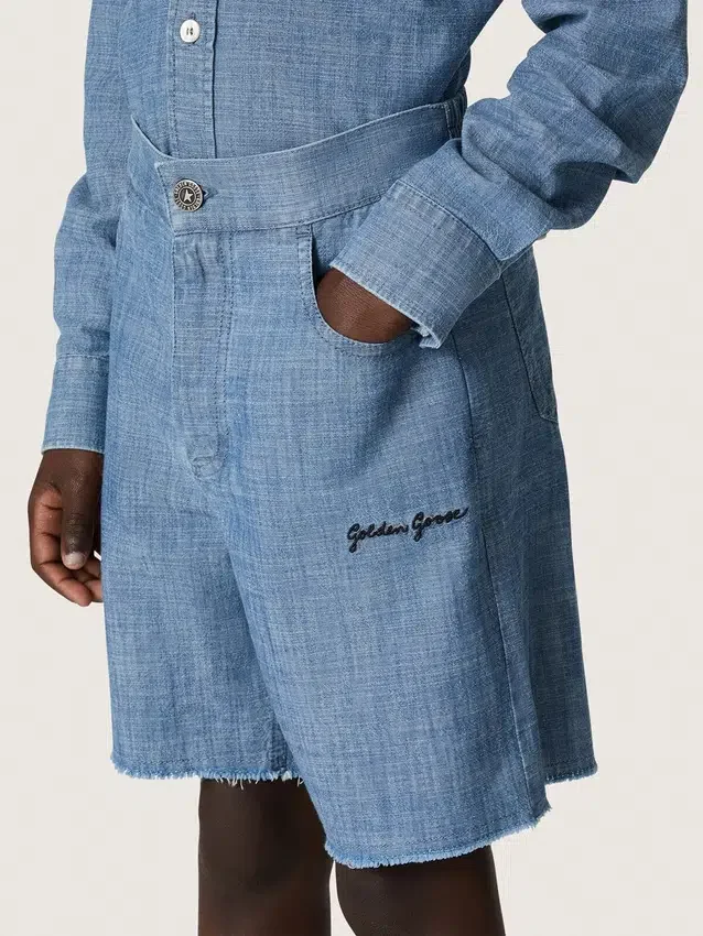 Pantaloncini unisex Journey in chambray di cotone azzurro con logo ricamato
