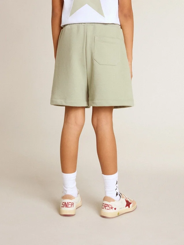 Pantaloncini verde chiaro con stella bianca