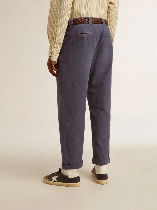 Pantaloni chino da uomo blu con effetto vissuto