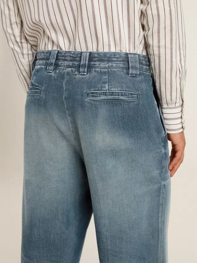 Pantaloni chino da uomo in denim con dettagli consumati