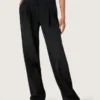 Pantaloni da donna in denim di cotone nero con trattamento vissuto
