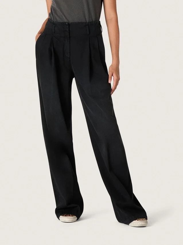 Pantaloni da donna in denim di cotone nero con trattamento vissuto