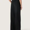 Pantaloni da donna in denim di cotone nero con trattamento vissuto