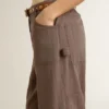 Pantaloni da donna in misto lana con motivo a micro chevron marrone chiaro