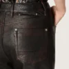 Pantaloni da donna in nappa bordeaux scuro con finitura vintage
