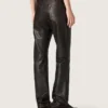 Pantaloni da donna in nappa bordeaux scuro con finitura vintage