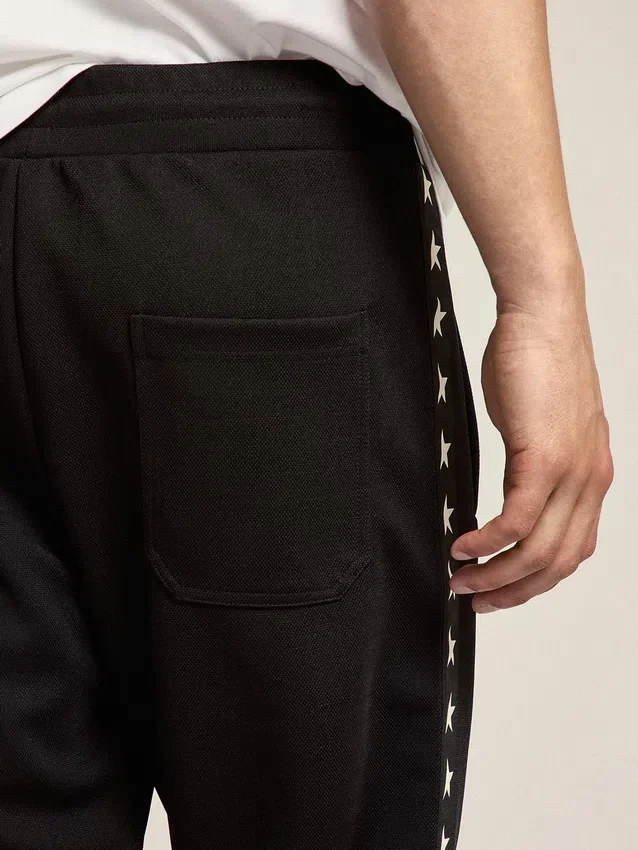 Pantaloni da jogging da uomo neri con stelle bianche sui lati
