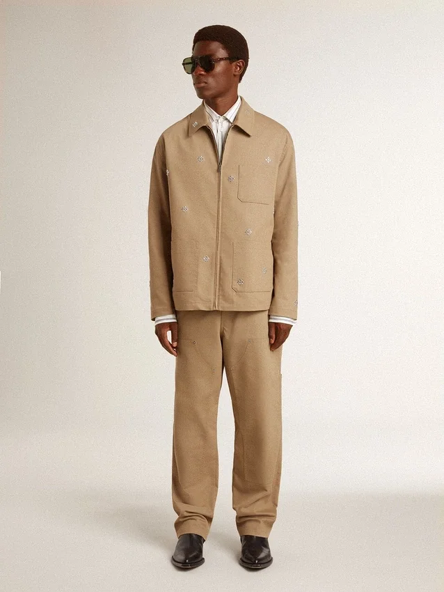Pantaloni da uomo beige con toppe
