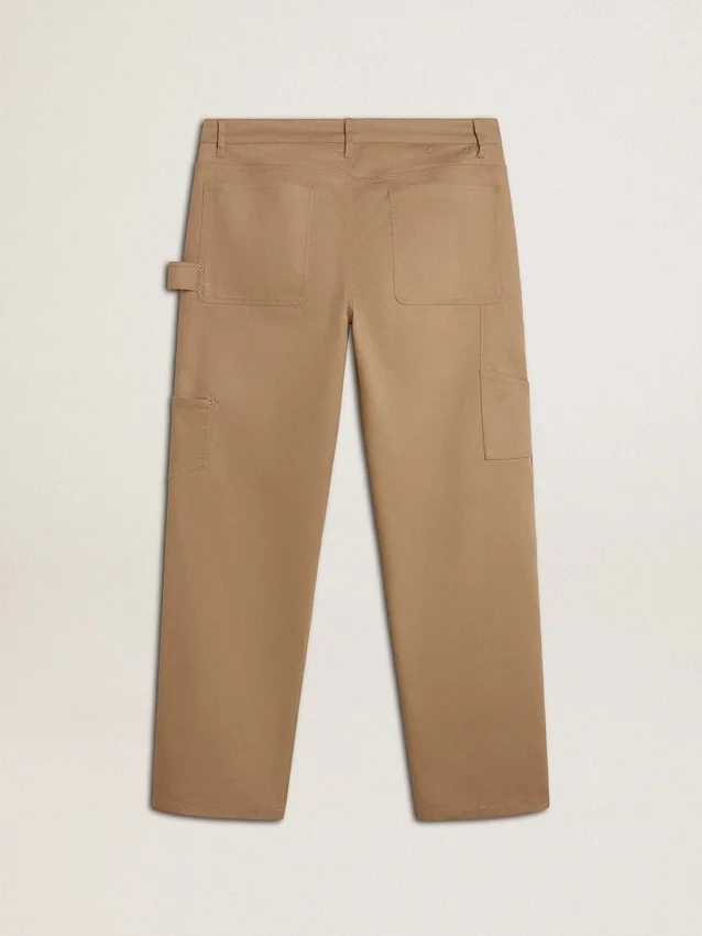 Pantaloni da uomo beige con toppe