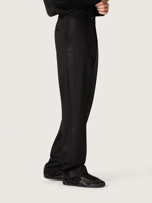 Pantaloni da uomo in lana nera con striscia laterale in raso